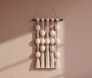 Tapisserie murale en macramé colorée avec symboles du zodiaque Pêcheurs et franges sphériques, pour une maison douillette - Product Image 2