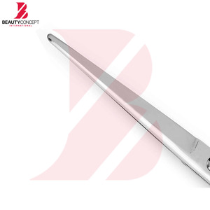 กรรไกรตัดผมมืออาชีพ ด้ามจับพลาสติกสีดำด้าน คุณภาพสูง ผลิตจากเหล็กกล้าไร้สนิม พร้อมที่พักนิ้ว - Product Image 4