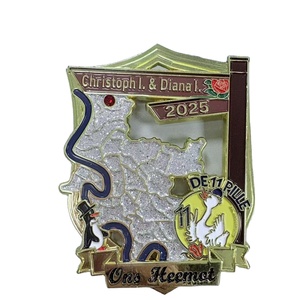 Medallas de metal esmaltado suave personalizadas con acabado brillante en negro, níquel, oro, plata y cobre. - Product Image 2