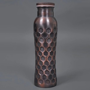 Bouteille en cuivre diamantée, créations antiques, cuivre pur, ayurvédique, gravée, martelée, écologique, design classique, pour usage domestique, eau - Product Image 1