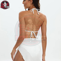 Volledig op maat gemaakte modieuze bikini's van zacht, rekbaar materiaal, perfect voor vakanties en zonnebaden. Bikiniset voor meisjes.