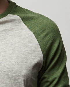 T-shirt à manches raglan pour homme, blanc et noir, bordure contrastée, col rond, coupe décontractée, couleur unie, coton tricoté - Product Image 4
