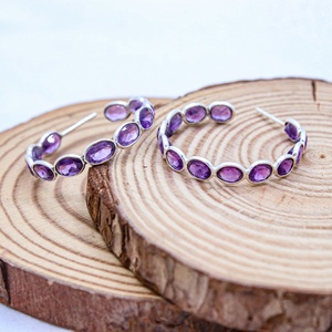 Pendientes de Aro Abiertos con Bisel de Plata de Ley 925 y Amatista Natural Ovalada al por Mayor - Memoria Jewels - Product Image 2