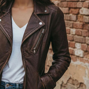 Chaqueta de cuero para mujer, material de piel auténtica, diseño moderno, ideal para uso en la ciudad, viajes y uso diario. - Product Image 5