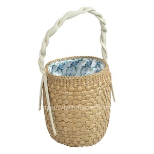 Sac cadeau écologique rustique le plus vendu, fourre-tout seau en jacinthe d'eau fabriqué à la main avec poignée en coton, vente en gros - Product Image 1