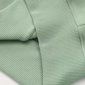 Hoodie streetwear personnalisé pour homme, ensemble sweat-shirt et pantalon de survêtement streetwear effet patchwork usé - Product Image 3