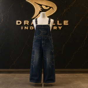 Salopette cargo en jean indigo délavé, coupe ample, style hip-hop urbain, avec broderie de marque - Product Image 1