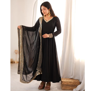 Accessoires vestimentaires, Vêtements ethniques, Autres vêtements régionaux, Robe ample en Georgette avec broderie de sequins, Pantalon en dentelle miroir, Dupatta (HTU 64) - Product Image 1