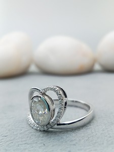 แหวนหมั้นเพชรโมอิสซาไนต์ทรงรีขนาดใหญ่ 4 กะรัต ทอง 14k 18k งานสั่งทำพิเศษ รับประกันความพึงพอใจ 100% เหมาะสำหรับงานแต่งงานและงานเลี้ยง - Product Image 3
