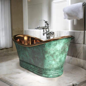 Bañera de cobre de tamaño personalizado creada para adaptarse perfectamente a los diseños y planos arquitectónicos únicos de baños cada vez. - Product Image 1