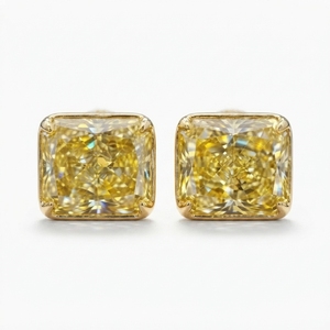Élégantes boucles d'oreilles clous en or 18 carats pour femme, légères, pour usage quotidien et soirées, bijoux en diamant au design élégant, prêtes à offrir, finition brillante - Product Image 1
