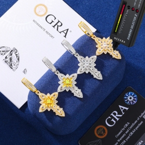 Pendentif Croix Florale Royale - Pendentif en Argent 925 avec Moissanite, Pendentif Croix Entièrement Sertie, Bijou Chrétien Fait Main - Product Image 5