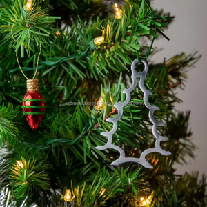 Venta al por mayor de metal forma de árbol de Navidad adornos colgantes decoración de Navidad adornos de Navidad de plástico - Product Image 1