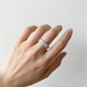 Bague d'éternité de luxe en or massif 18 carats avec diamant naturel taille émeraude unisexe certifié IGI, classique pour fiançailles et anniversaire - Product Image 1