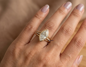 แหวนหมั้นเพชรโมอิสซาไนต์ทรงมาร์คีส์จาก Lurba Jewels ตัวเรือนทองคำแท้ 18K ประดับแบบ Bezel Set ดีไซน์วงแหวนแยกส่วน ประดับเพชรแบบ Pave Band สไตล์หรูหราสำหรับผู้หญิง - Product Image 3