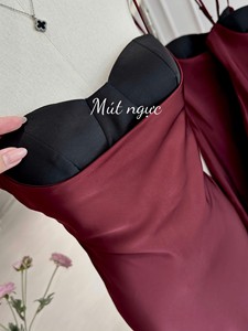Robe longue sans manches en satin bordeaux pour femme, taille naturelle et bustier contrastant noir – Vente en gros - Product Image 6