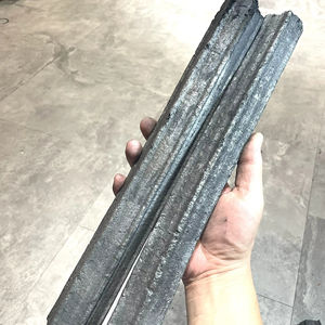 Charbon de bois en briquettes de sciure de bois dur vietnamien, fabriqué à la machine, meilleur prix, haute qualité, haute valeur calorifique, combustion de 4 à 6 heures, vente en gros - Product Image 1