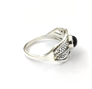 Anillo de Plata de Ley 925 Hecho a Mano con Ónix Negro de 4.8 Gramos, Diseño de Estrella de Mar Texturizada y Banda Oceánica Multifilamento - Product Image 3