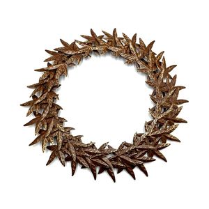 Guirnalda rústica de metal bronce con hojas puntiagudas en capas y texturas martilladas, elegante arte botánico para pared para tu hogar - Product Image 1