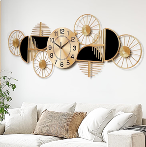 Elegante reloj de pared horizontal azul con diseño geométrico abstracto que aporta un aspecto sofisticado a los espacios, disponible a precios de mayorista. - Product Image 6