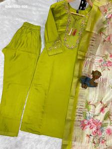 ผ้าไหมวิสโคสคุณภาพสูง พร้อมงานปักหลายเส้นและงานฝีมือที่ช่วงคอเสื้อและแขนเสื้อ ชุดคุर्ติ-กางเกงขายาว และผ้าคลุมไหล่แบบ Lagdi Patta จากซัพพลายเออร์อินเดีย - Product Image 6
