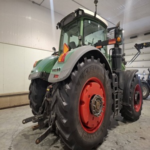 Tracteur agricole Fendt 4x4 avancé avec moteur de précision de 80 CV et pompe à engrenages pour une productivité agricole améliorée - Product Image 2
