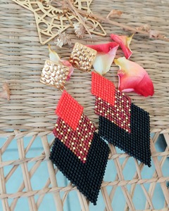 Boucles d'oreilles perlées : Logistique fiable, expédition sécurisée, couleur unie, vente en gros directe usine - Product Image 2