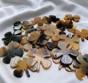 Adornos navideños de cuerno de búfalo y buey natural, brillantes, hechos a mano, piezas festivas a precio de mayorista. - Product Image 1