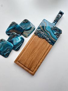 Plateau de service en bois et résine pour la vente au détail – Article de cuisine attrayant pour les boutiques de cadeaux et les magasins de décoration intérieure - Product Image 1
