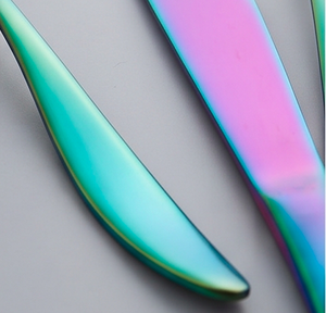 Juego de cubiertos Vibrant Rainbow con acabado de alto brillo para mesas modernas y uso en fiestas. - Product Image 2