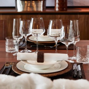 Nouveauté : porte-serviettes en rotin tressé brun foncé, artisanal, pour la décoration de table, hôtels, restaurants. - Product Image 3
