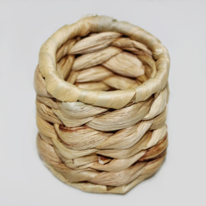 Anneaux de serviette en jacinthe d'eau naturelle tissés à la main, écologiques, pour la décoration de table de fête - Product Image 3