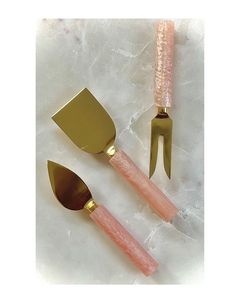 มีดชีสโลหะทำมือรักษ์โลก ด้ามจับสีชมพู ใบมีดสแตนเลส ปลอดภัยสำหรับอาหาร ใช้หั่นขนมปังได้ เหมาะสำหรับเทศกาลคริสต์มาส - Product Image 1