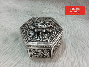 Caja de Almacenamiento Metálica de Lujo, Organizador Decorativo Elegante para Mesa de Oficina u Hogar, por Tradebyd - Product Image 3