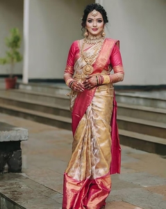 Sari de Seda Banarasi Kanjivaram Tejido KV Cream con Blusa Sin Coser - Product Image 2