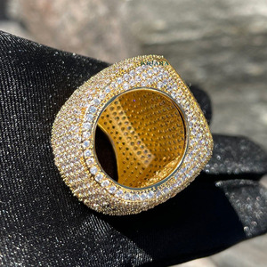Bague Cocktail en Argent 925 Plaqué Or 18K avec Moissanite Taille Brillant, Sertissage Pavé, Micro-Incrustation Géométrique, Luxe, Unisexe, Cadeau de Mariage - Product Image 5