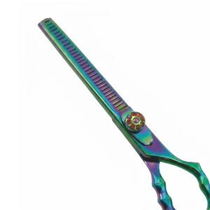 Ciseaux à effiler professionnels en titane de haute qualité, fabriqués au Pakistan, avec poignée texturée, pour salon de coiffure. - Product Image 6