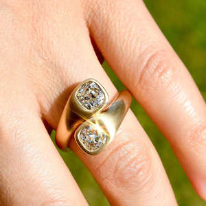 Anillo de Compromiso con Dos Diamantes Cultivados en Laboratorio con Corte Cojín, Anillo de Novia Toi Et Moi de Oro Amarillo con Diamantes, Joyería Fina para Mujer - Product Image 1