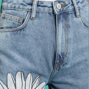 Shorts en jean pour femmes d'inspiration vintage, détails imprimés au laser, shorts en jean décontractés pour l'été - Product Image 6