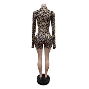 Conjunto de 2 piezas personalizado para mujer con estampado de leopardo: Chaqueta con cremallera y pantalones cortos de ciclista, chándal informal de manga larga, ropa deportiva ajustada para estar en casa. - Product Image 4