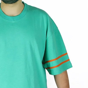 เสื้อยืดโอเวอร์ไซส์ลายทางวินเทจสำหรับผู้ชาย ผ้าคอตตอนหนานุ่ม ทรงหลวม สไตล์สตรีทแวร์ แขนเสื้อลายทางแบบเรโทร เสื้อยืดโอเวอร์ไซส์ลายทาง - Product Image 5