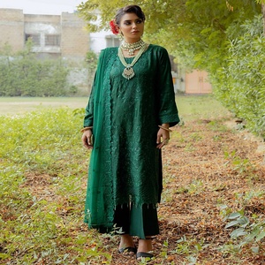 Ensemble Salwar Kameez 3 pièces MI Creation, magnifique et élégant, pour occasions spéciales, en viscose, avec broderies lourdes, pour femmes, toutes saisons, à porter au quotidien - Product Image 5
