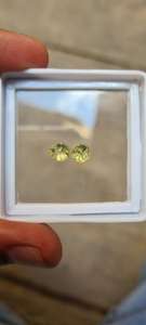 Par de Gemas Redondas Facetadas de Titanita (Esferita Natural) de 5mm y 0.80ct para Fabricación de Joyería DIY - Product Image 2