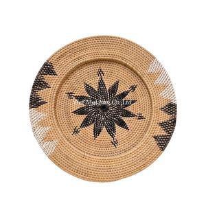 Assiette de présentation ronde en rotin, style bohème, faite à la main, pour la protection de la table de fête et une présentation élégante - Product Image 1