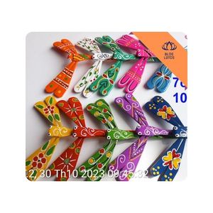 [HAUTE QUALITÉ] Jouet libellule en bambou peint à la main, naturel, de la marque Blue Lotus Farm, pour enfants, jeux de plein air, divertissement familial - Product Image 1