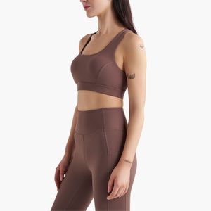 Ensemble de sport 2 pièces sans couture pour femme, personnalisé en gros : Haut long à bretelles et short froncé, tenue de yoga et de sport à fort impact - Product Image 3