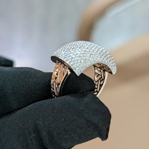 Anillo de Diamantes para Hombre con Diamante Cultivado en Laboratorio de 2.00ct, Corte Redondo, Diseño Premium, con Certificado IGI, en Venta - Product Image 2
