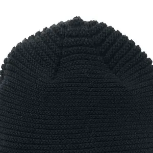 Bonnet unisexe noir en tricot pour l'hiver, 56-58 cm, décontracté, en acrylique, tricoté à la main, motif uni, avec revers - Product Image 6