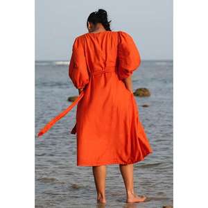 เดรสยาวสีส้มสำหรับผู้หญิง คอเหลี่ยม แขนพอง สไตล์ลำลองสำหรับฤดูร้อน ชายหาด ผูกเอว ทรงสวยเป็นธรรมชาติ เป็นมิตรกับสิ่งแวดล้อม ดีไซน์หรูหรา - Product Image 4