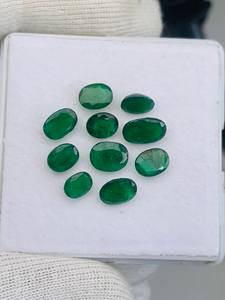 Esmeralda Natural de Zambia, Corte Ovalado, 8.94 CTS, Certificada por IGI, Grado AAA, Gema Verde para Joyería - Product Image 6